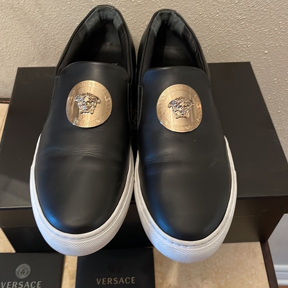 Womens Versace sneakers - Picture 7 of 9